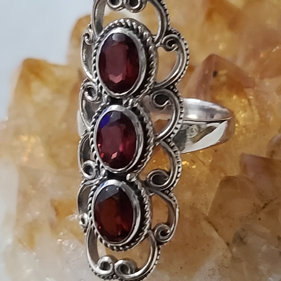 New*Vintage Style Garnet Trinity Ring - Picture 1 of 6